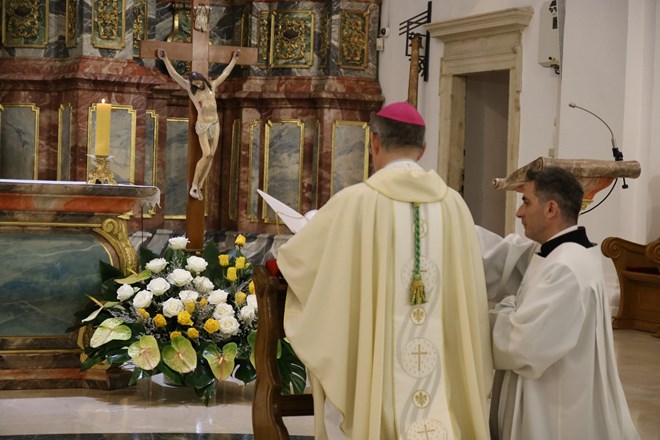 Čin posvete hrvatskoga naroda i domovine Presvetomu Srcu Isusovu u varaždinskoj katedrali